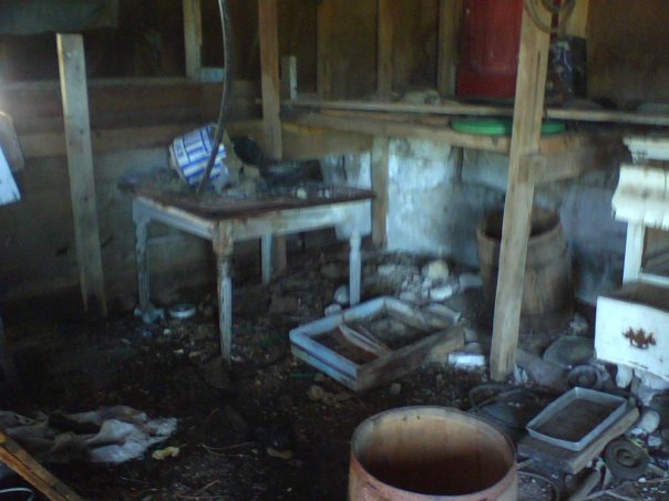 A 2 megapixel image showing rubble and hodgepodge. 