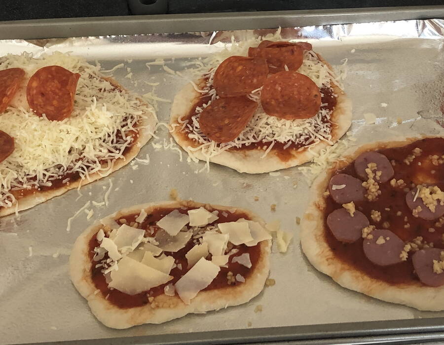mini-pizzas.jpg